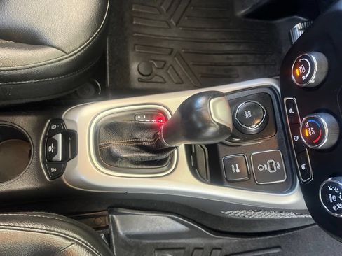 Used 2018 Jeep Compass Latitude w/ Cold Weather Group AWD/4WD image 22