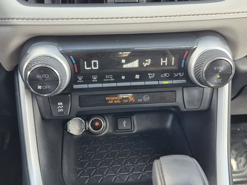 Certified 2022 Toyota RAV4 XLE AWD/4WD image 30