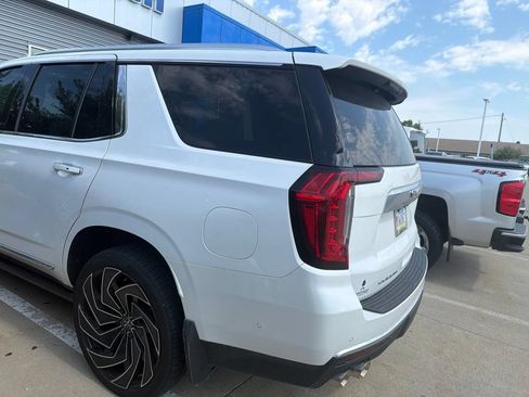 Used 2023 GMC Yukon Denali w/ Advanced Technology Package AWD/4WD image 2