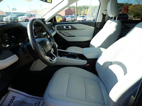 Certified 2025 Ford Explorer Platinum w/ Ultimate Package image 15