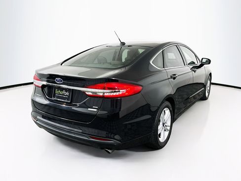 Used 2018 Ford Fusion SE w/ Fusion SE Technology Package image 9