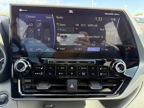 Used 2022 Toyota Highlander Platinum image 12