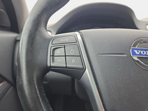 Used 2016 Volvo XC70 T5 Premier w/ Proximity Package image 17