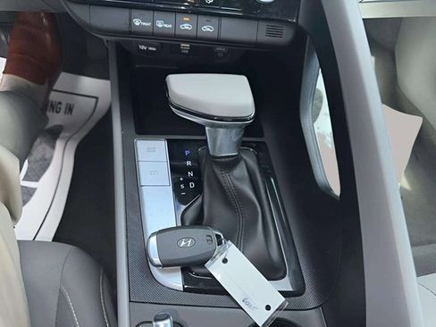 Used 2023 Hyundai Elantra SEL image 6