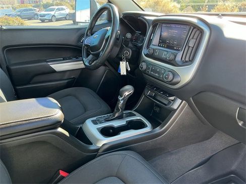 Used 2022 Chevrolet Colorado LT w/ LT Convenience Package image 22