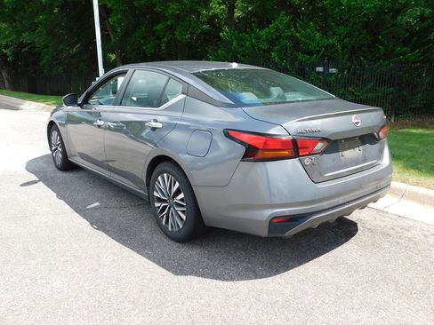 Used 2024 Nissan Altima 2.5 SV FWD image 9