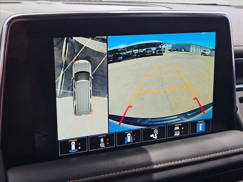 Used 2023 GMC Yukon AT4 w/ Technology Package AWD/4WD image 14