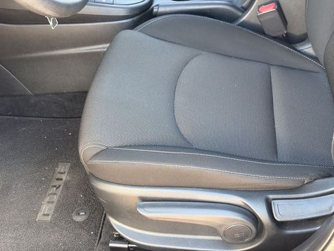Used 2024 Kia Forte LXS w/ LXS Technology Package FWD image 18