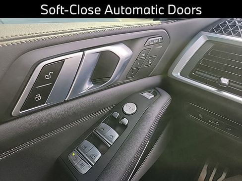 Used 2024 BMW X7 xDrive40i w/ M Sport Package image 21