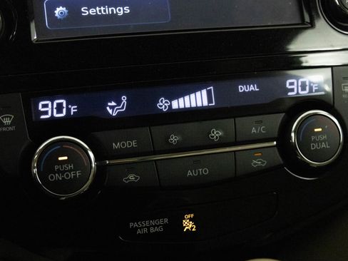 Used 2015 Nissan Rogue SL w/ SL Premium Package image 25