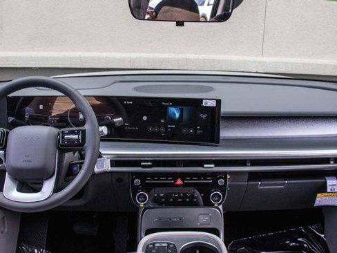 New 2026 Hyundai Ioniq 9 SE AWD/4WD image 14