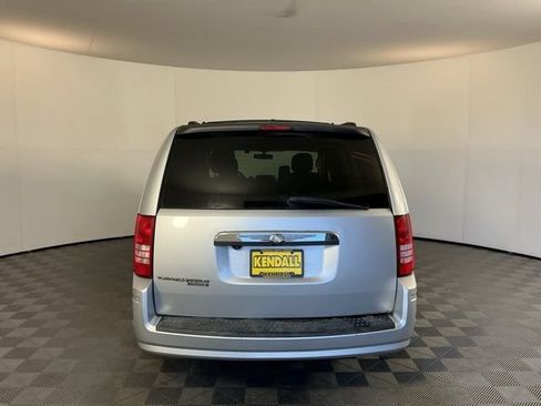 Used 2008 Chrysler Town & Country Touring FWD image 6