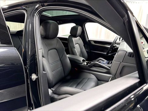 New 2026 Porsche Cayenne Coupe AWD/4WD image 29