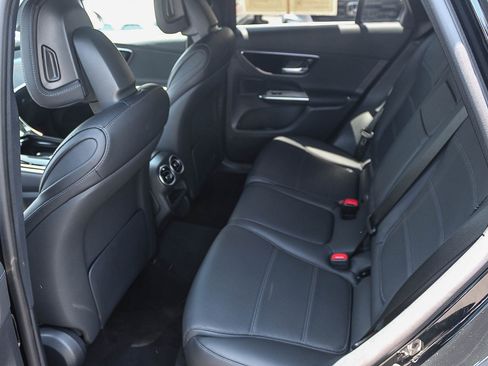 Used 2025 Mercedes-Benz GLC 300 image 19