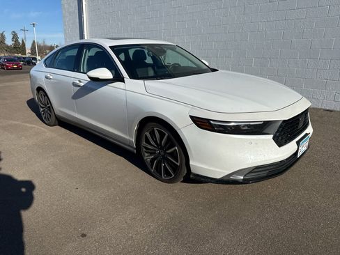 Used 2023 Honda Accord Touring image 3