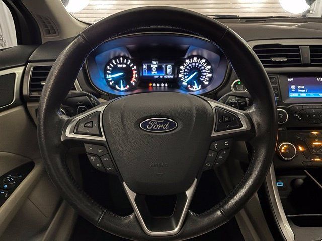 Used 2017 Ford Fusion SE FWD image 15