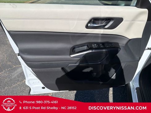 New 2026 Nissan Pathfinder SL AWD/4WD image 10