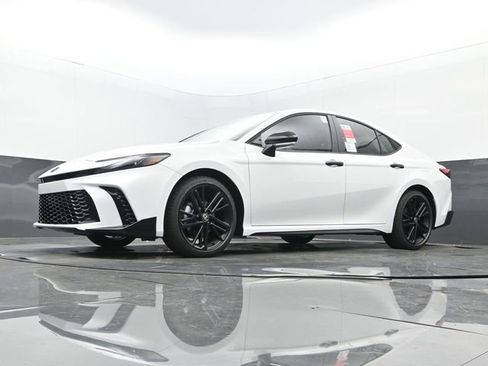 New 2026 Toyota Camry Hybrid w/ Multimedia Upgrade Package image 27