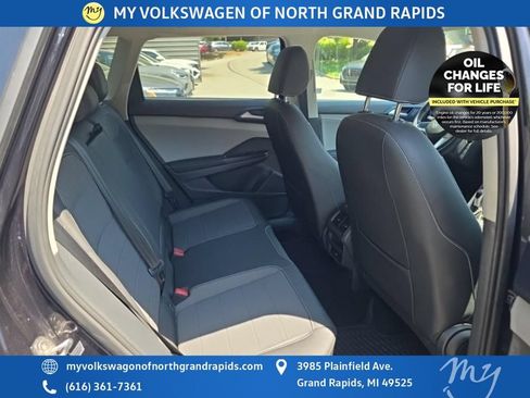 Used 2024 Volkswagen Taos SE AWD/4WD image 10