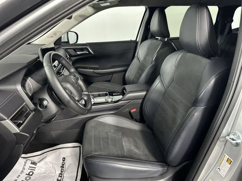 Used 2025 Mitsubishi Outlander SE FWD image 13