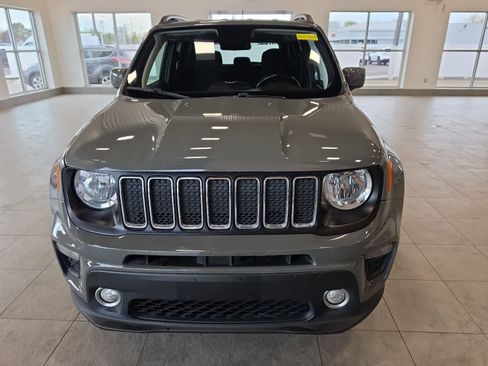 Used 2019 Jeep Renegade Latitude w/ Cold Weather Group AWD/4WD image 3