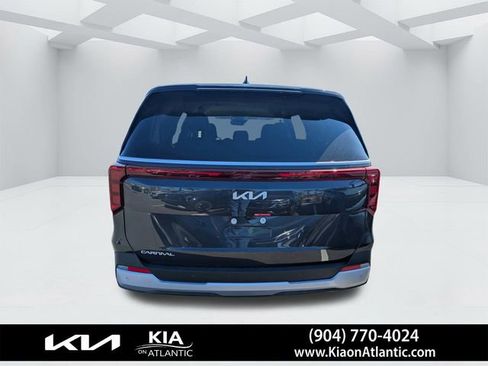 New 2026 Kia Carnival FWD image 4