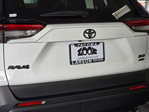 Used 2023 Toyota RAV4 XLE AWD/4WD image 12