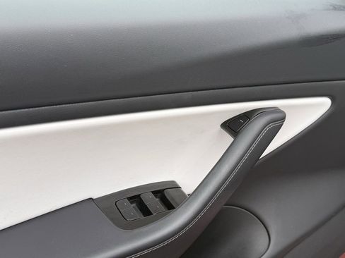 Used 2018 Tesla Model 3 Long Range image 9