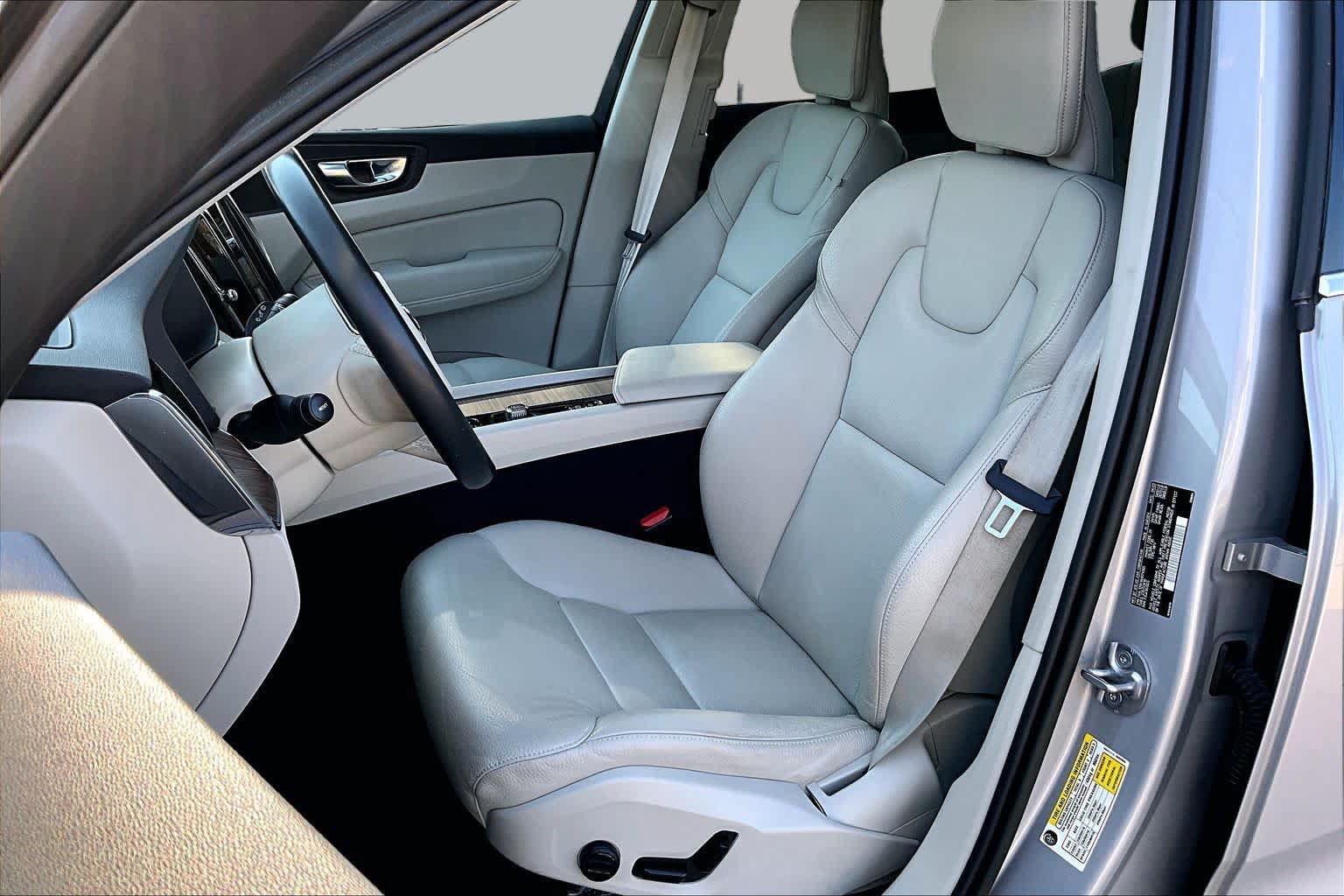 Used 2022 Volvo XC60 B5 Momentum w/ Protection Package Premier AWD/4WD image 7