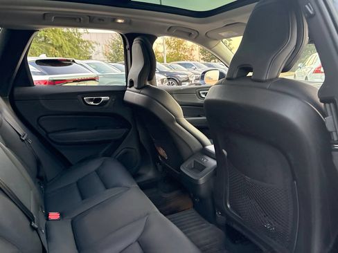 Used 2023 Volvo XC60 B5 Plus w/ Climate Package AWD/4WD image 12