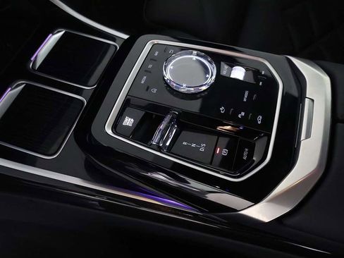 Used 2025 BMW 740i xDrive image 52