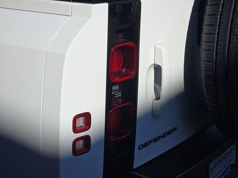 Used 2024 Land Rover Defender 130 X-Dynamic SE image 36