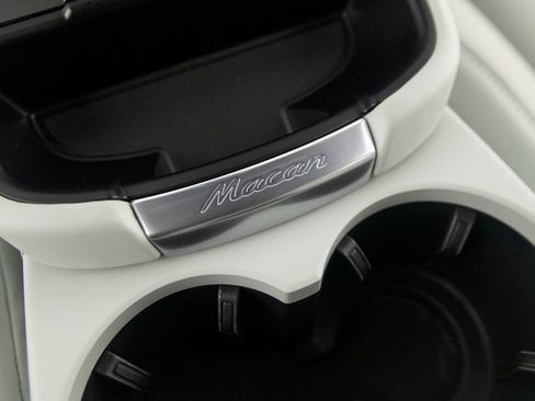 Certified 2026 Porsche Macan AWD/4WD image 31