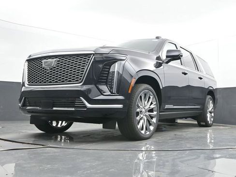 New 2026 Cadillac Escalade ESV Luxury w/ LPO, Radiant Package AWD/4WD image 44
