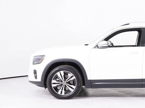 Used 2025 Mercedes-Benz GLB 250 4MATIC image 12