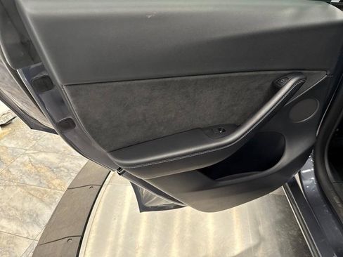 Used 2022 Tesla Model Y Long Range image 34