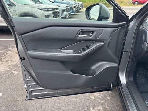 Used 2024 Nissan Rogue SV image 18