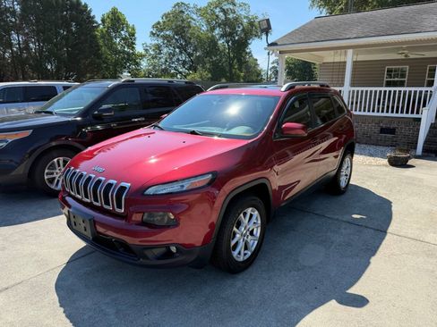 Used 2016 Jeep Cherokee Latitude w/ Comfort/Convenience Group AWD/4WD image 1