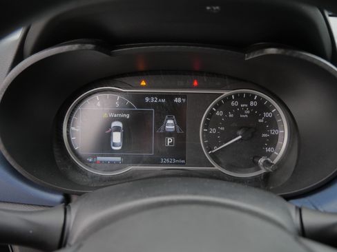 Used 2025 Nissan Versa SV FWD image 21