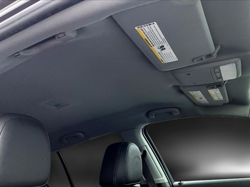 Used 2020 Chevrolet Trax LT w/ LT Convenience Package image 19