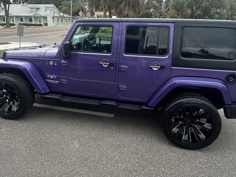 Used 2017 Jeep Wrangler Unlimited Sahara AWD/4WD image 6