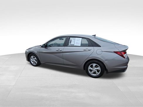 Used 2023 Hyundai Elantra SE w/ Winter Weather Package image 7