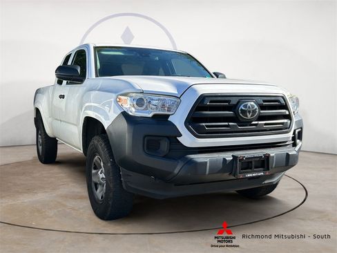 Used 2018 Toyota Tacoma SR image 1