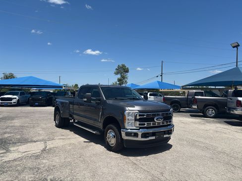 Used 2023 Ford F350 XLT AWD/4WD image 3