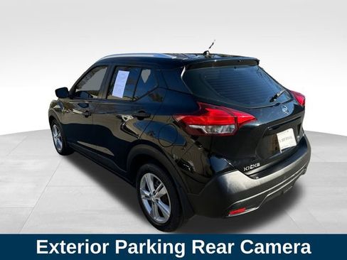 Used 2018 Nissan Kicks S image 3