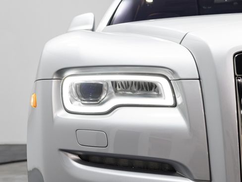 Used 2015 Rolls-Royce Ghost image 54
