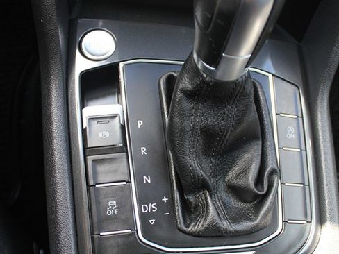 Used 2019 Volkswagen Tiguan S image 21