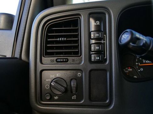 Used 2006 GMC Sierra 3500 SLE w/ Heavy-Duty Power Package image 14