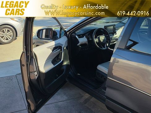 Used 2020 Toyota RAV4 XLE Premium image 49