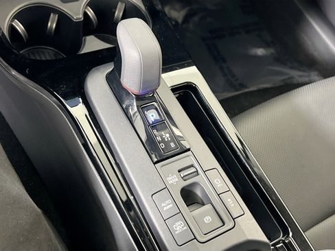 Used 2025 Toyota Prius Plug-In Hybrid image 17